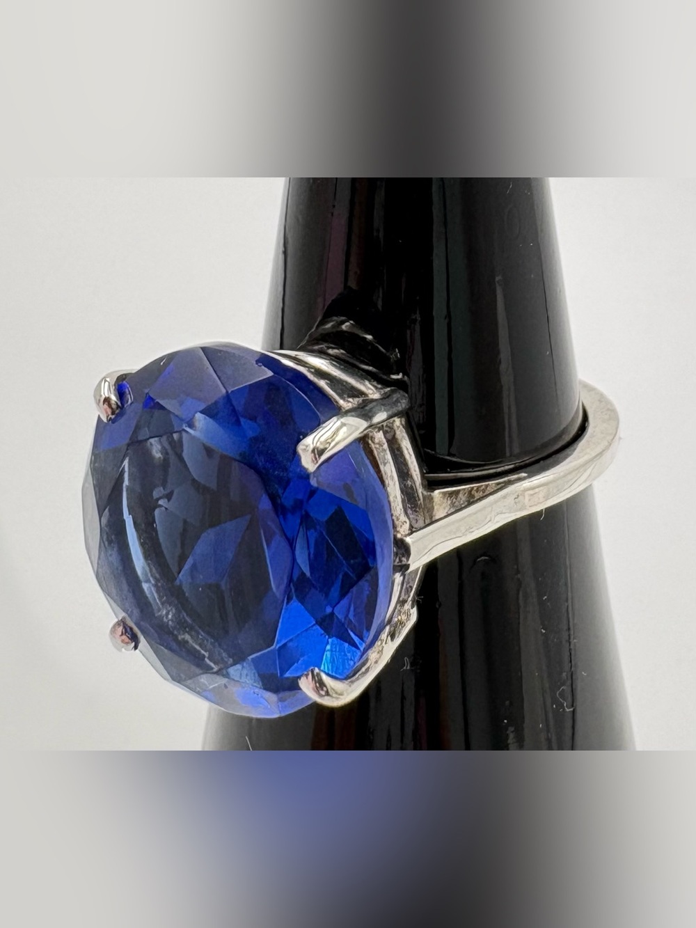 925 Sterling Silver Genuine 8CT Faceted Sapphire Gemstone Ring - Size 7.5 - Picture 12 of 17